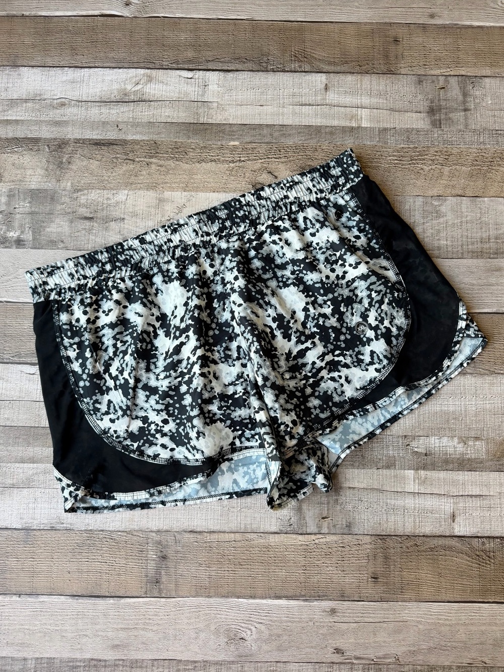 XXL Women’s Black Gray Camo Running Shorts Active Workout Built-In Liner NWT